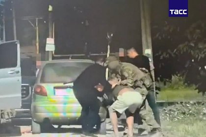 Скрученный спецназовцами россиянин вопрошал «а что случилось» и попал на видео