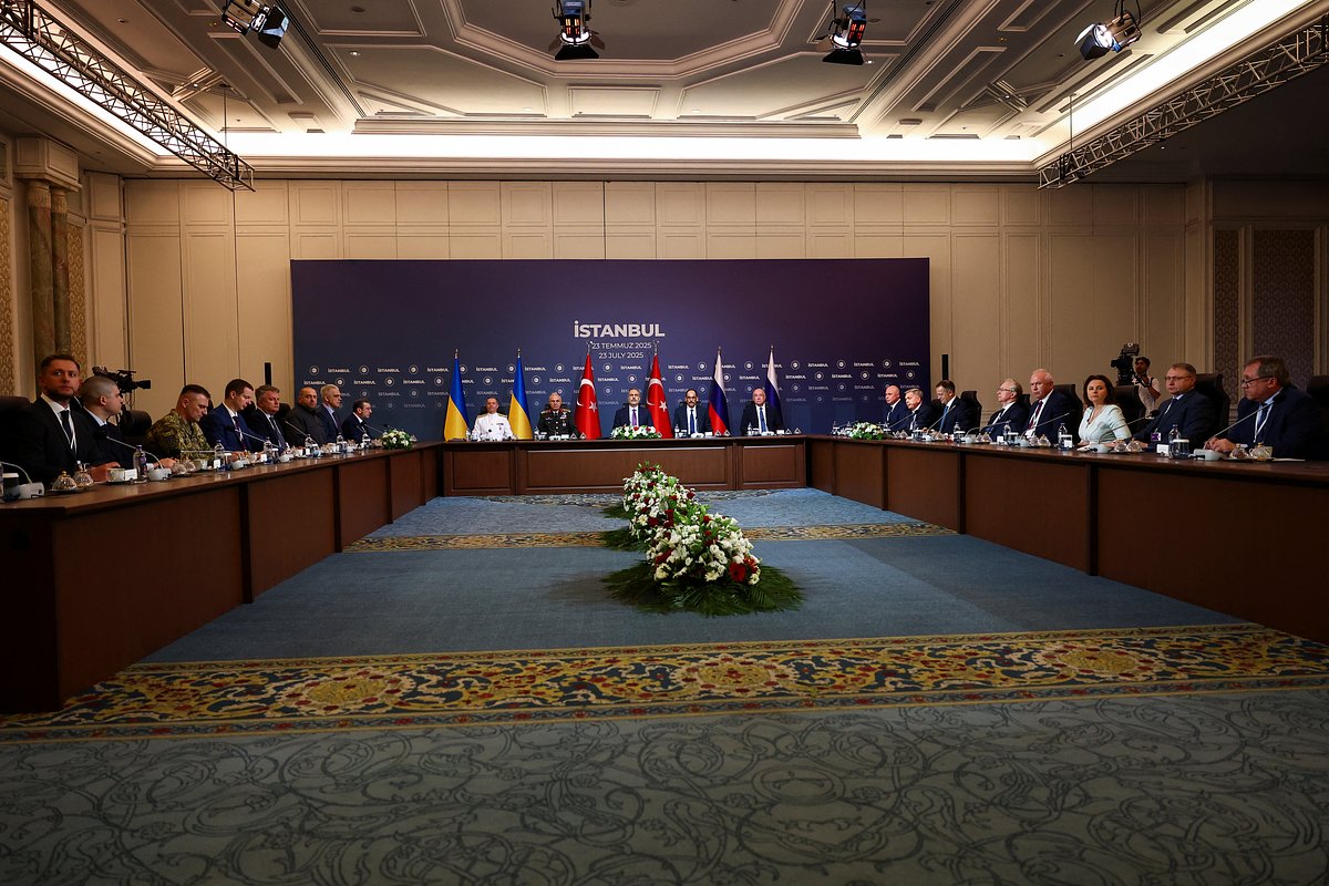 Третий раунд мирных переговоров между Россией и Украиной в Стамбуле