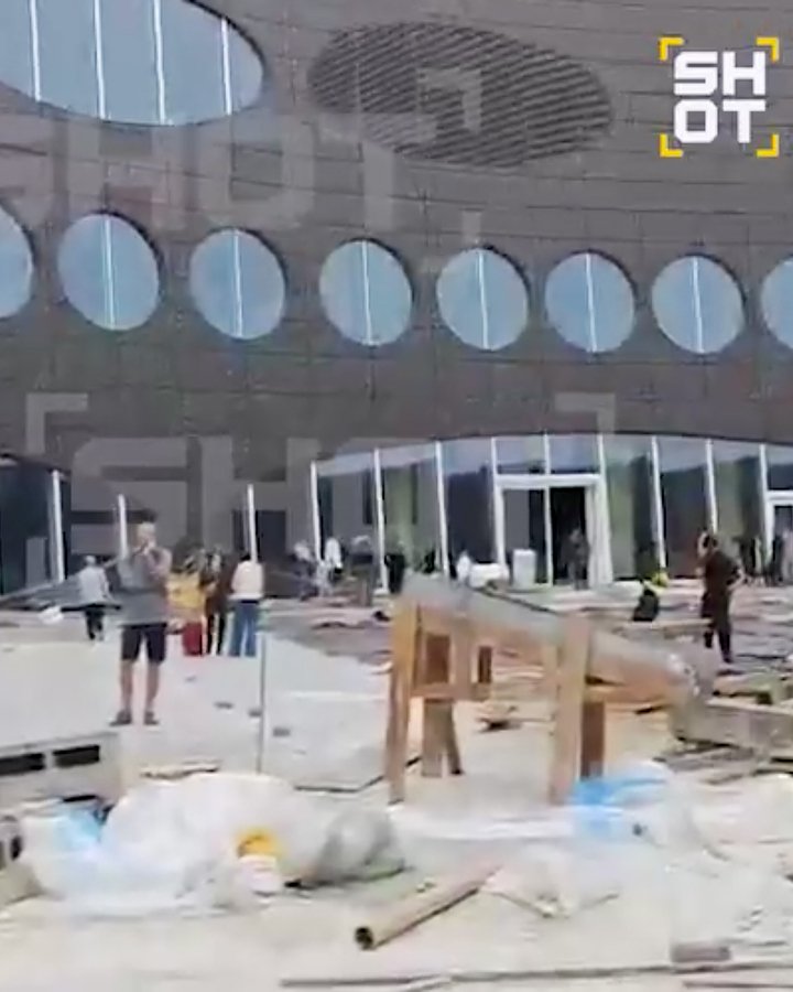 В аэропорту Елизово Петропавловска-Камчатского из-за землетрясения частично обрушился потолок