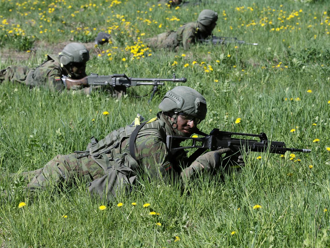 Граничащая с Россией страна начала готовить гражданских к военному конфликту0