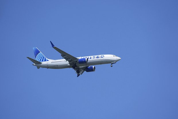 Пассажир United Airlines приговорён к тюрьме за нападение на бортпроводника с ложкой