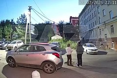 Момент обрушения четвертого за неделю дома в России попал на видео