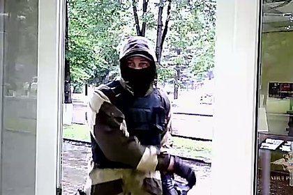 Россиянин ограбил ювелирный магазин с топором и пистолетом