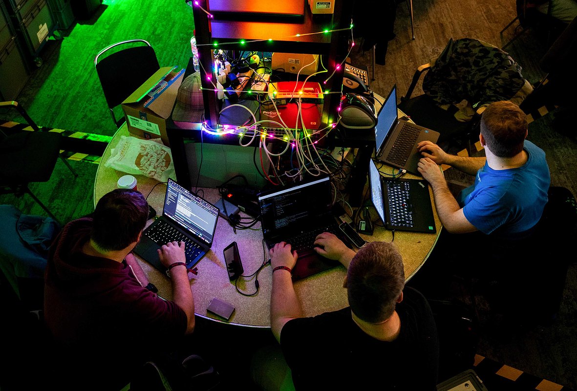 Объединение Chaos Computer Club существует до сих пор и периодически устраивает встречи членов