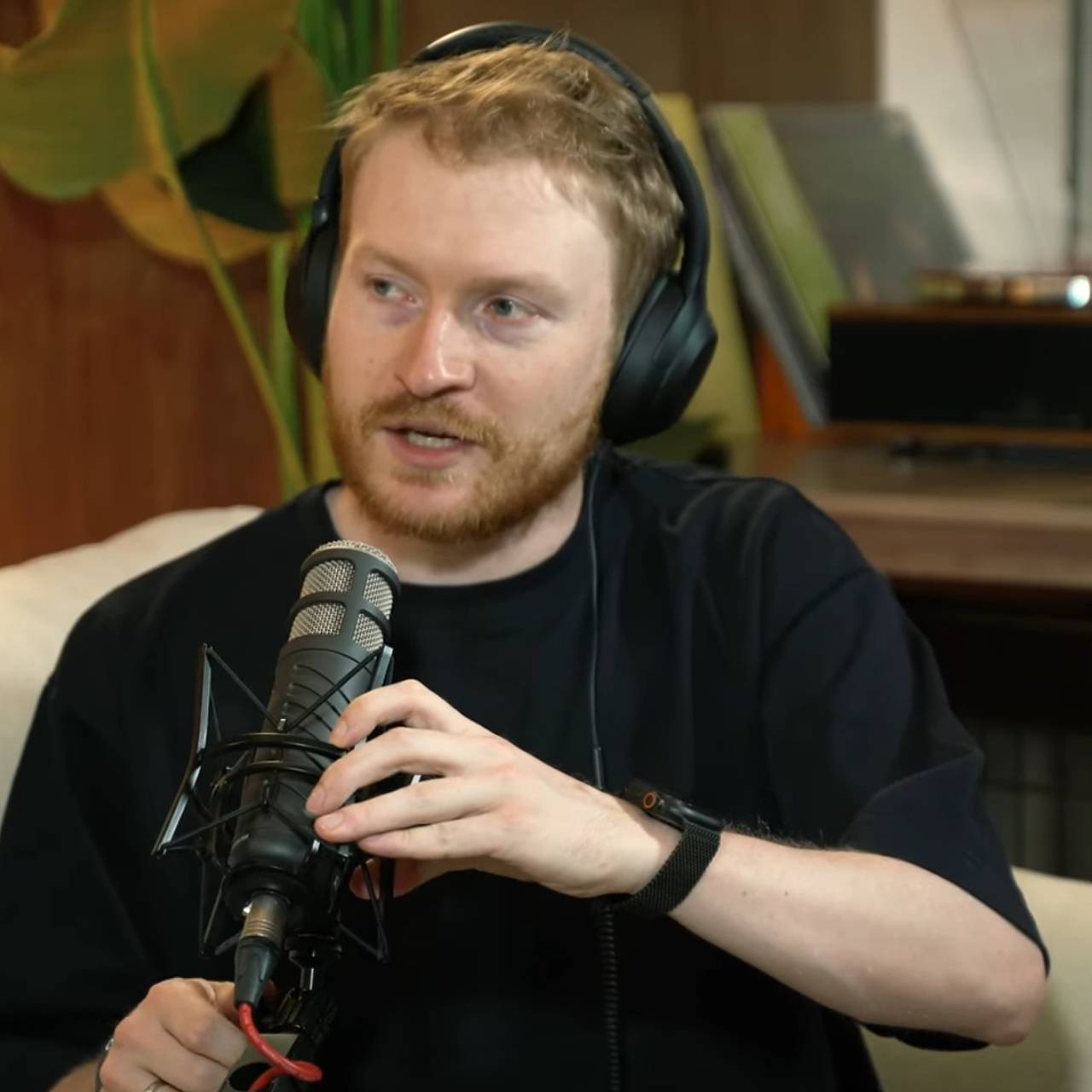 Кадр: Данила Поперечный (внесен Минюстом РФ в реестр иноагентов) / YouTube