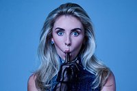 Порнозвезда Бонни Блю переспала с тысячей мужчин за 12 часов. Откуда она взялась и почему ее заблокировал даже OnlyFans? 