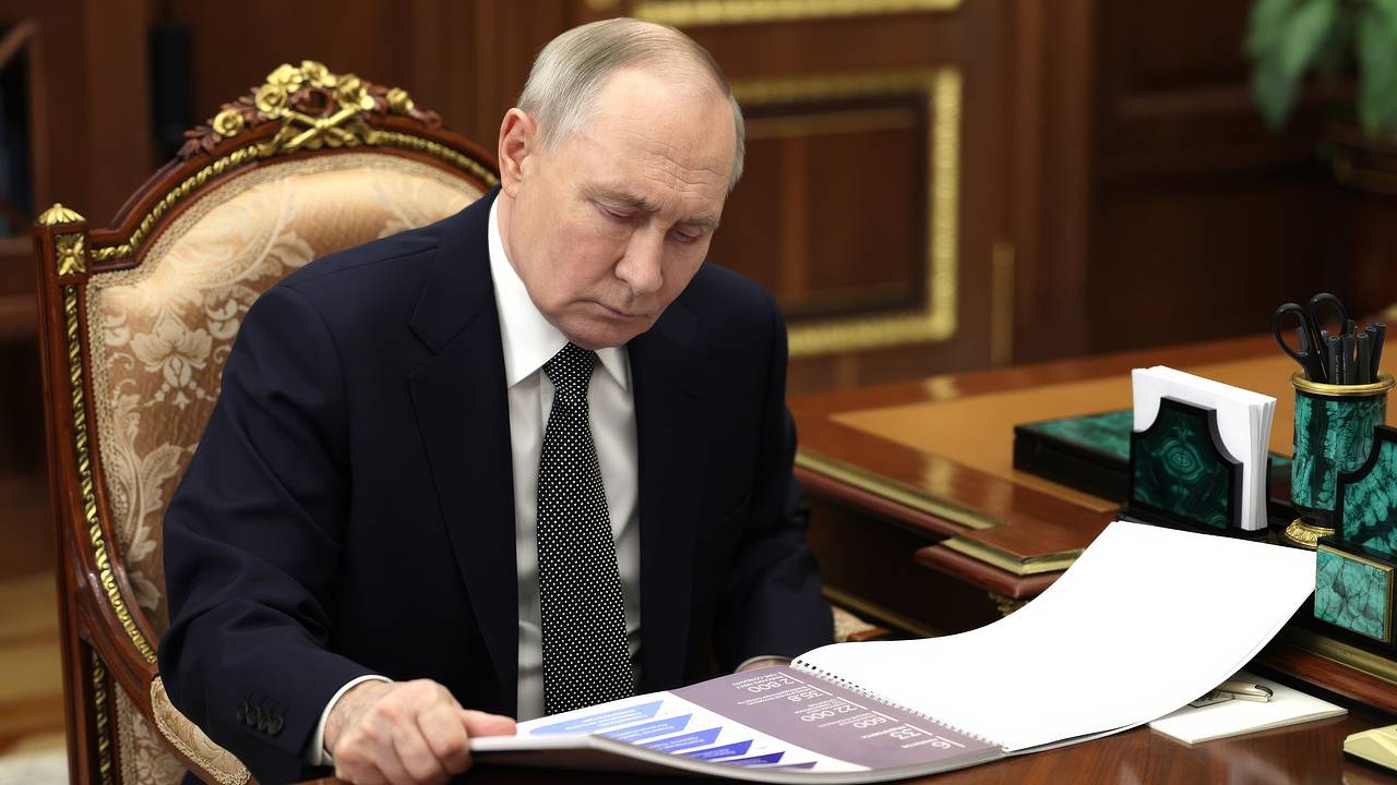 https://icdn.lenta.ru/images/2025/08/03/04/20250803042736460/wide_16_9_e209dd1d073e8b624bea706f9a49e370.jpg
