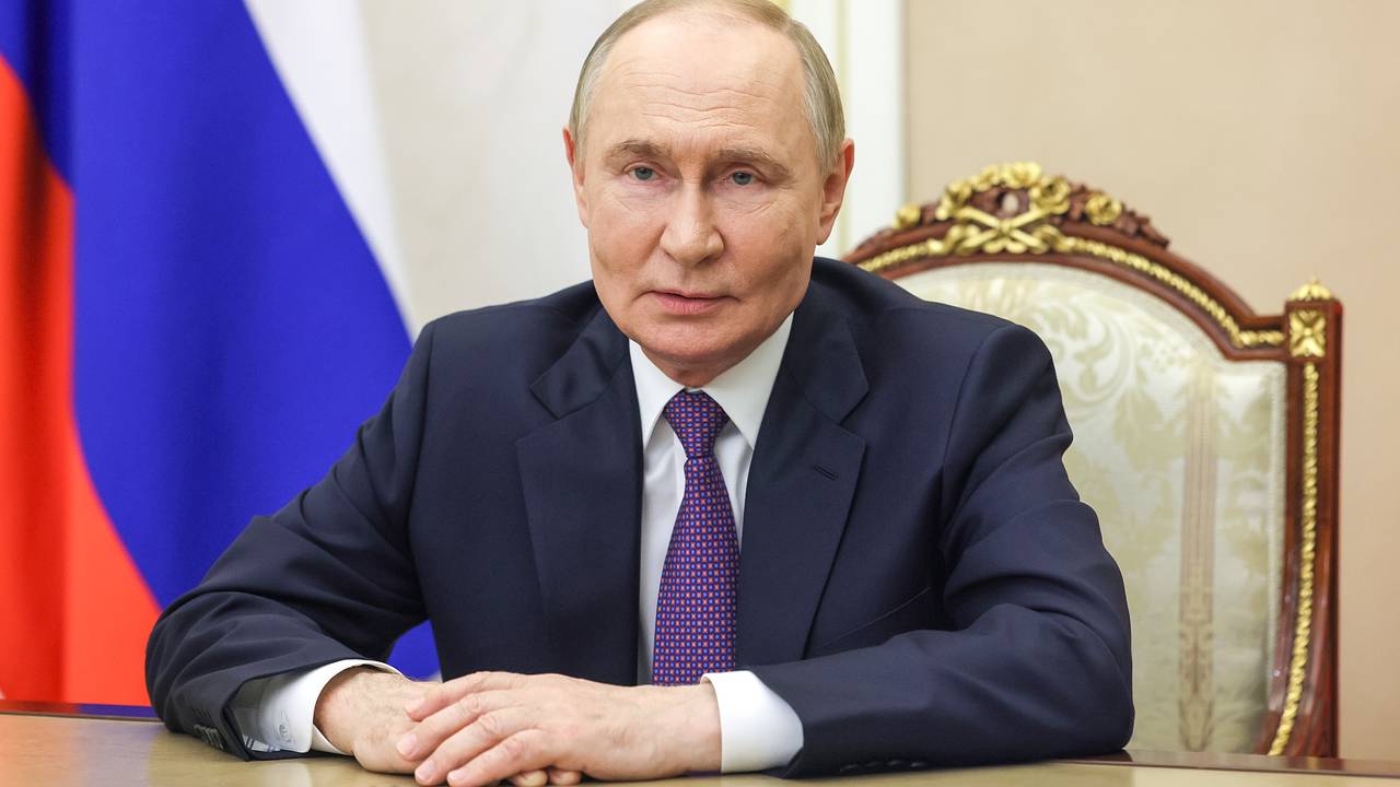 https://icdn.lenta.ru/images/2025/08/03/09/20250803092103526/wide_16_9_69f60eec08cc618f2863b773af4bfa76.jpg
