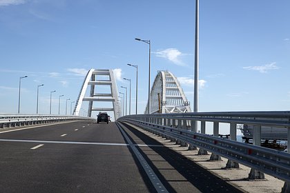 Перед Крымским мостом собралась очередь из 2 тысяч автомобилей