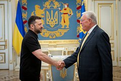 Владимир Зеленский и Кит Келлог (слева направо)