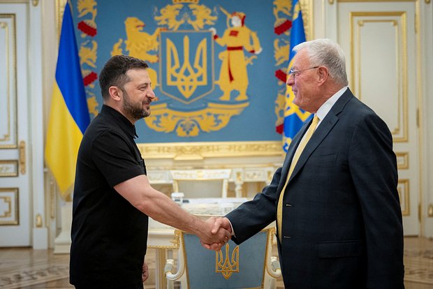Владимир Зеленский и Кит Келлог (слева направо)