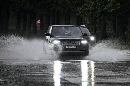 Российским автомобилистам дали советы по вождению в ливень