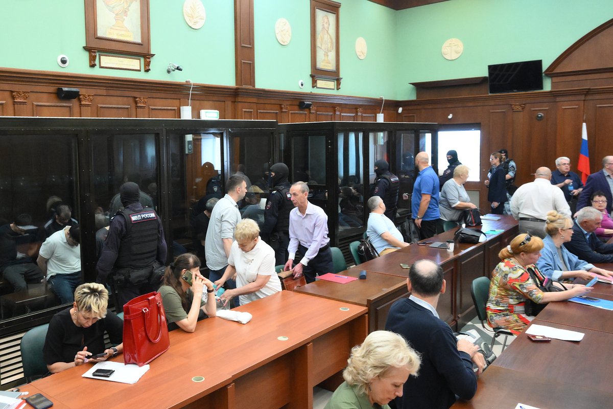 Обстановка в Мосгорсуде перед началом рассмотрения дела о теракте в концертном зале «Крокус Сити Холл»