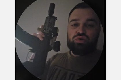 Военблогер из России записал видео с автоматом и словами «за мной пришли, живым не сдамся»