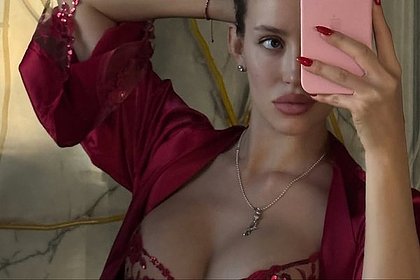 Беременная возлюбленная Тимати снялась в микроюбке