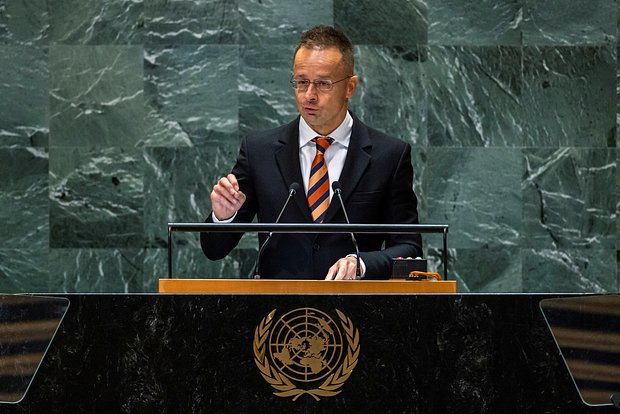 Петер Сийярто