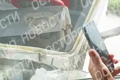 В российском регионе фура протаранила пассажирский поезд и попала на видео
