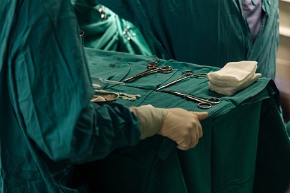 Российские врачи помогли спасти застрявший в кольце палец 12-летней девочки