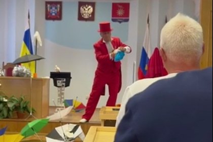 Показ фокусов на заседании в администрации в российском регионе попал на видео
