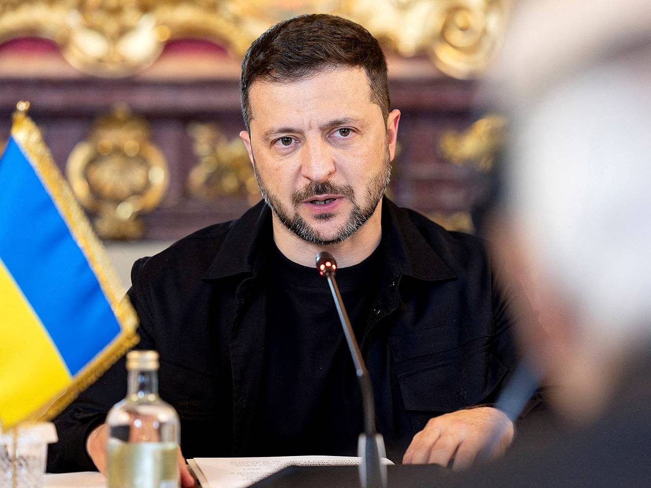 В Раде обвинили Зеленского в исключении Украины из мирных переговоров0