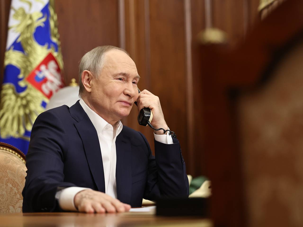 Путин и Пашинян провели телефонный разговор0