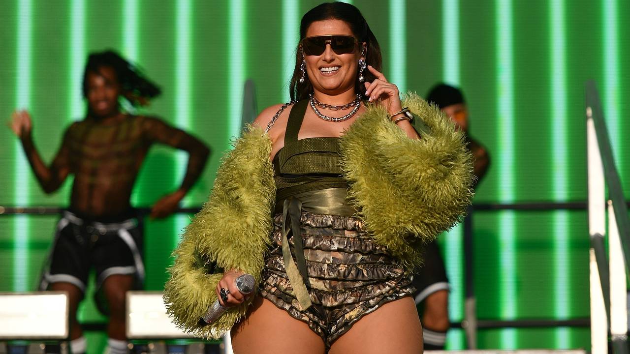 Коммуналдық пәтердегі секс төрт адам