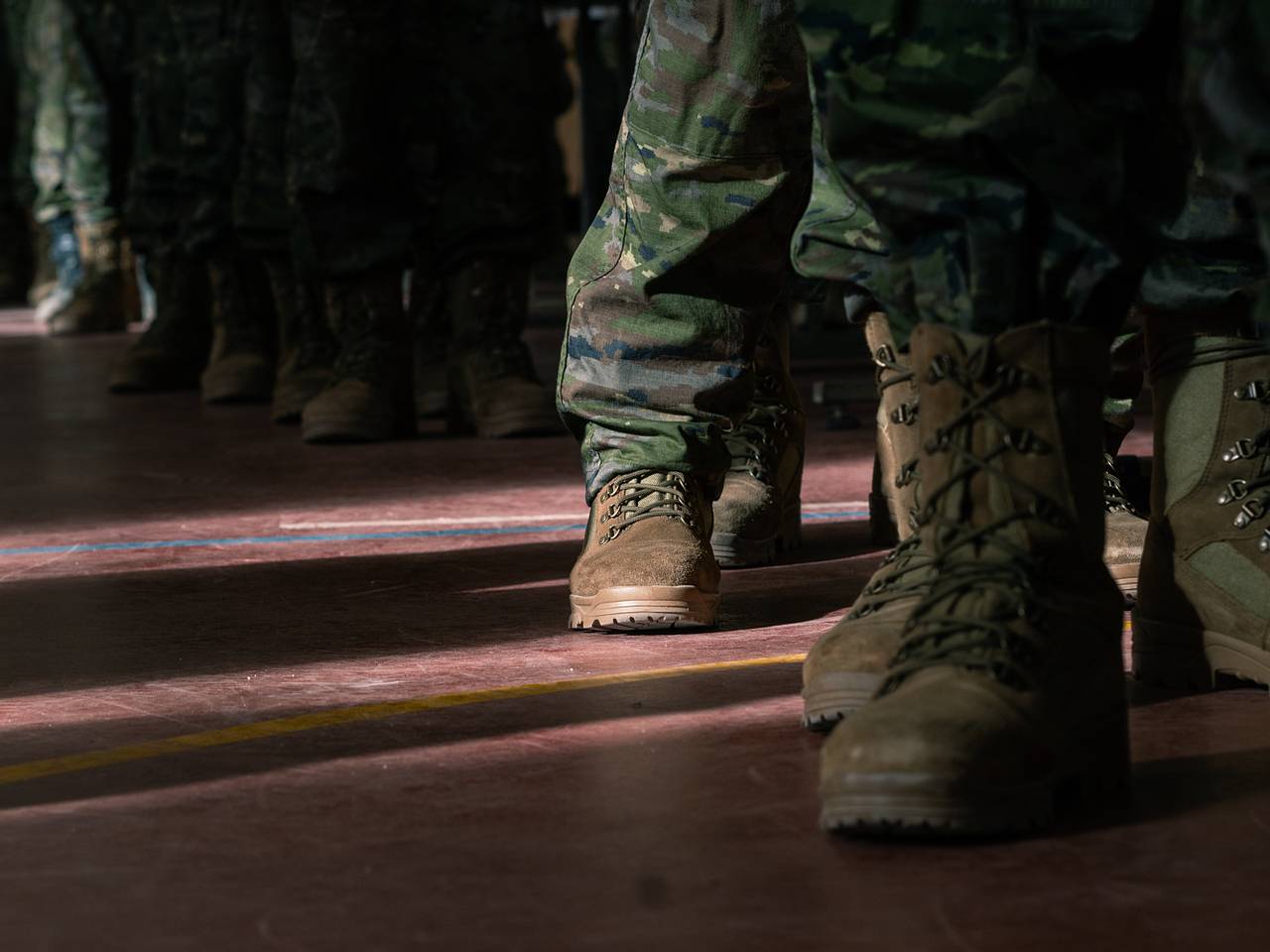 Жена украинского военного обвинила Киев в отказе забирать пленных0
