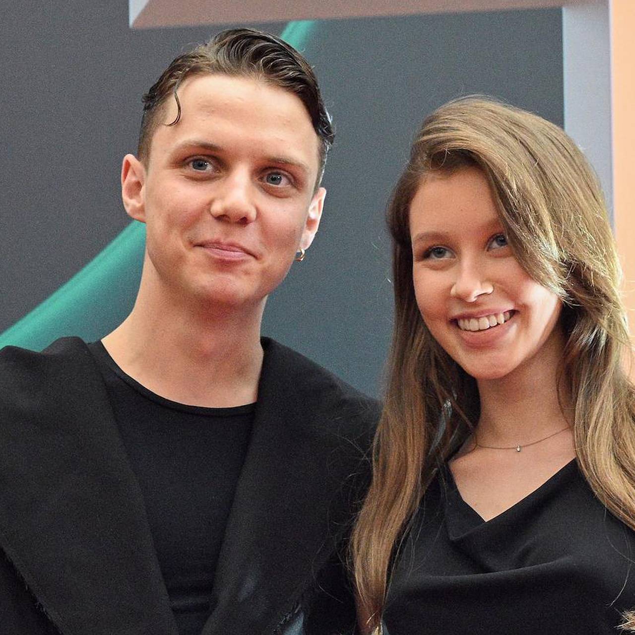 Популярный певец расплакался из-за сцены насилия в &laquo;Слове пацана&raquo;