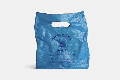 Balenciaga выпустила мужскую сумку в виде мятого пакета за 79 тысяч рублей