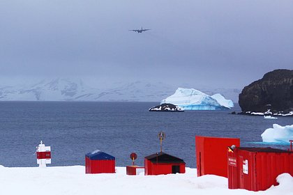 Подросток нелегально посадил самолет в Антарктиде и не смог покинуть ее