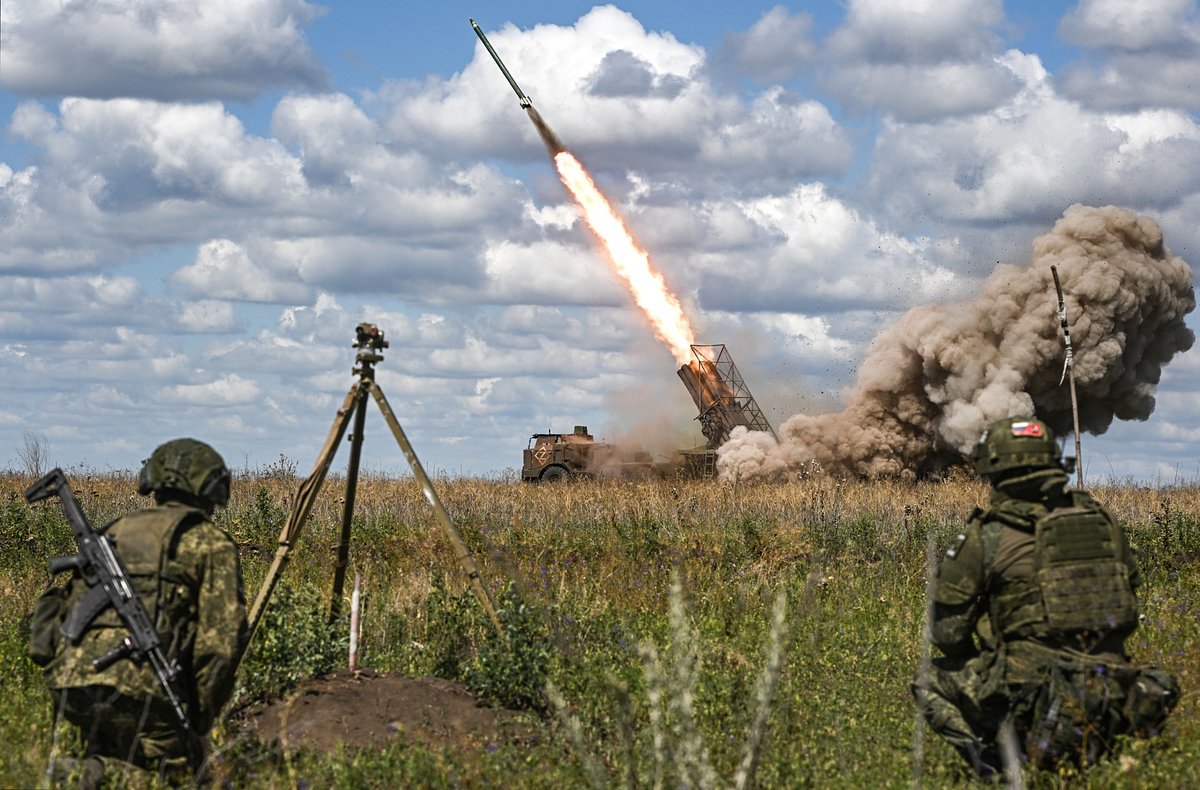 Боевая работа расчета установки РСЗО «Ураган» 288-й гвардейской артиллерийской бригады Вооруженных сил РФ, Луганск