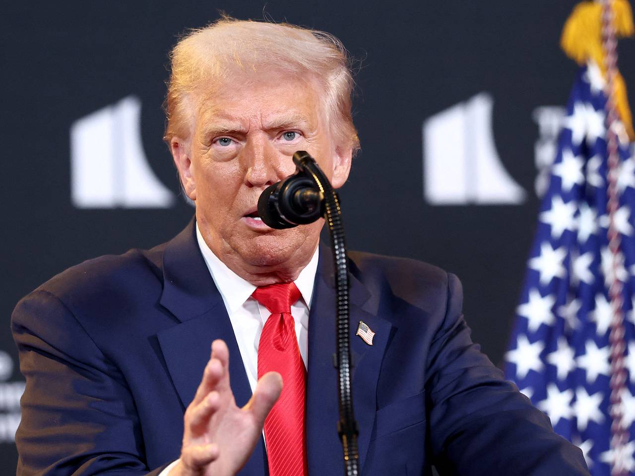 Трамп захотел взглянуть Путину в глаза0