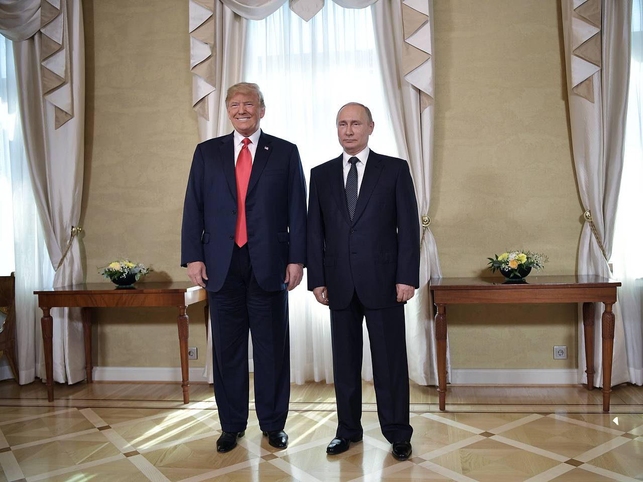 Политолог назвал ключевые темы саммита Путина и Трампа0
