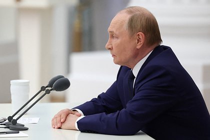 Песков рассказал о длинном рабочем дне Путина из-за разницы во времени