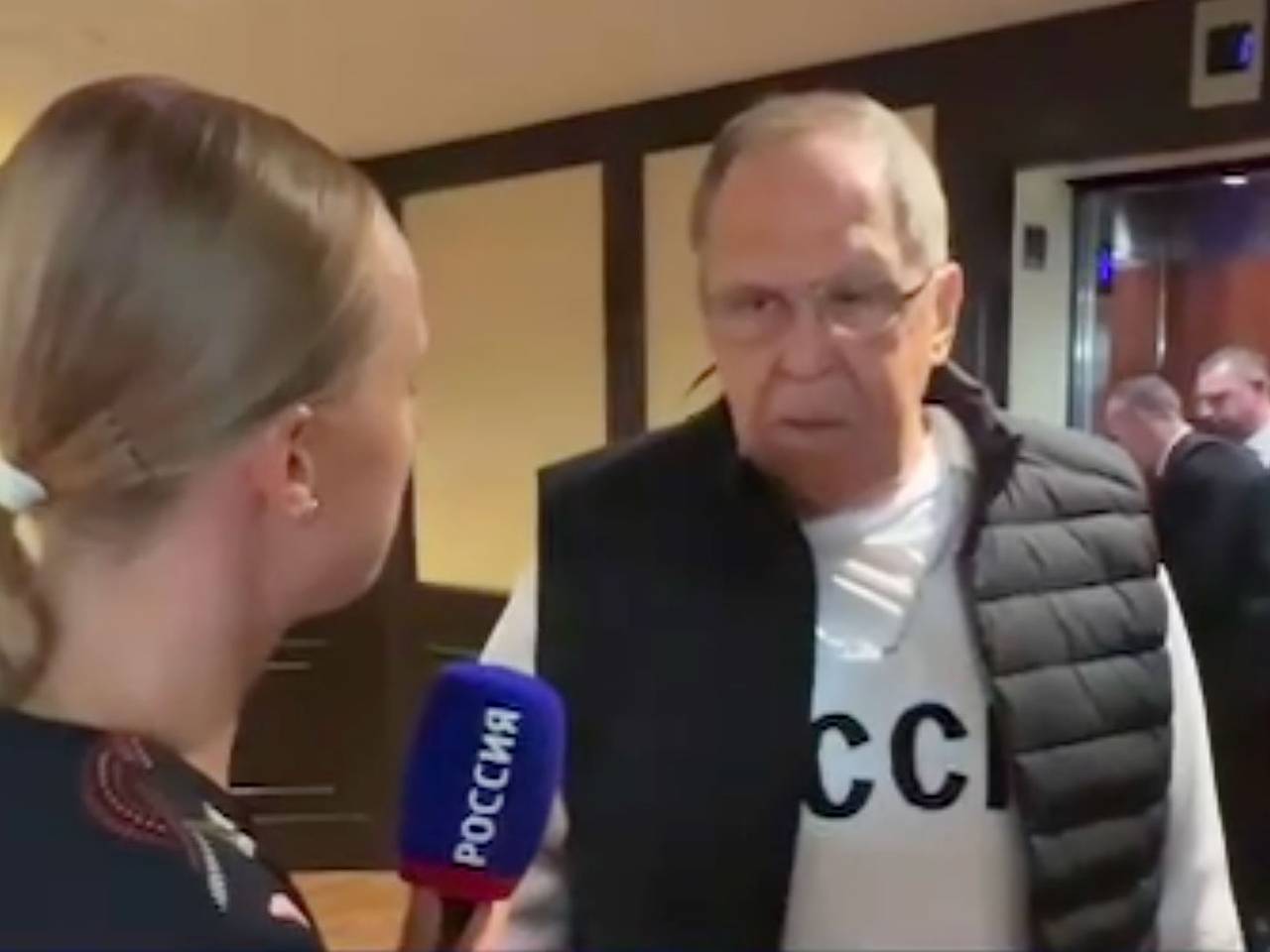 Эксперт раскрыл значение свитера СССР на Лаврове на Аляске0