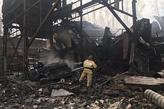 Взрыв полностью разрушил здание завода в российском регионе