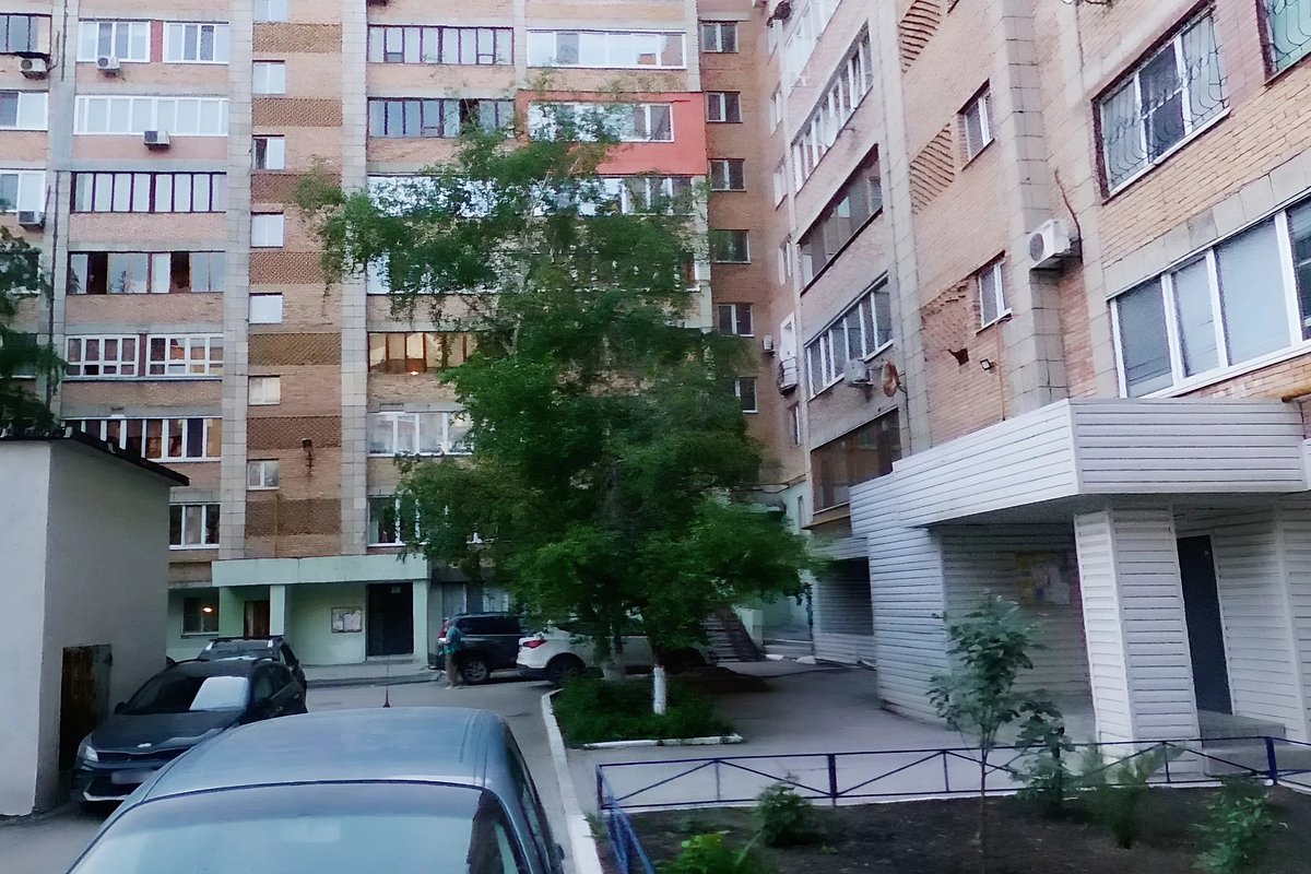 Двор дома на улице Братьев Коростылевых в Самаре, где было совершено покушение на Любовь Дроздову