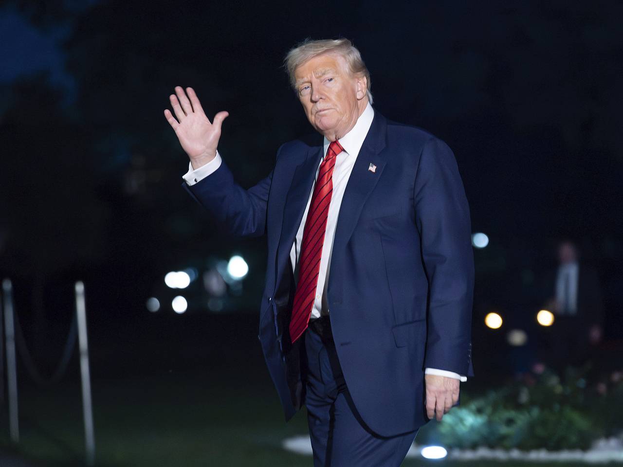 Трамп выехал на встречу с Путиным0