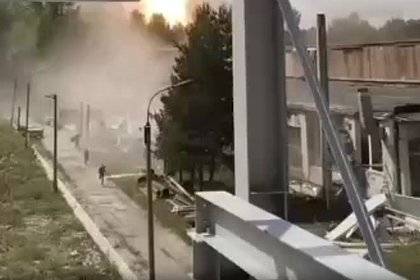 Появилось видео с бегущими от пожара на заводе под Рязанью людьми