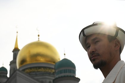 Мусульмане в России устроили коллективную молитву об успехе переговоров Путина и Трампа