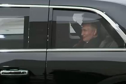 Улыбающийся Путин в лимузине Трампа попал на видео