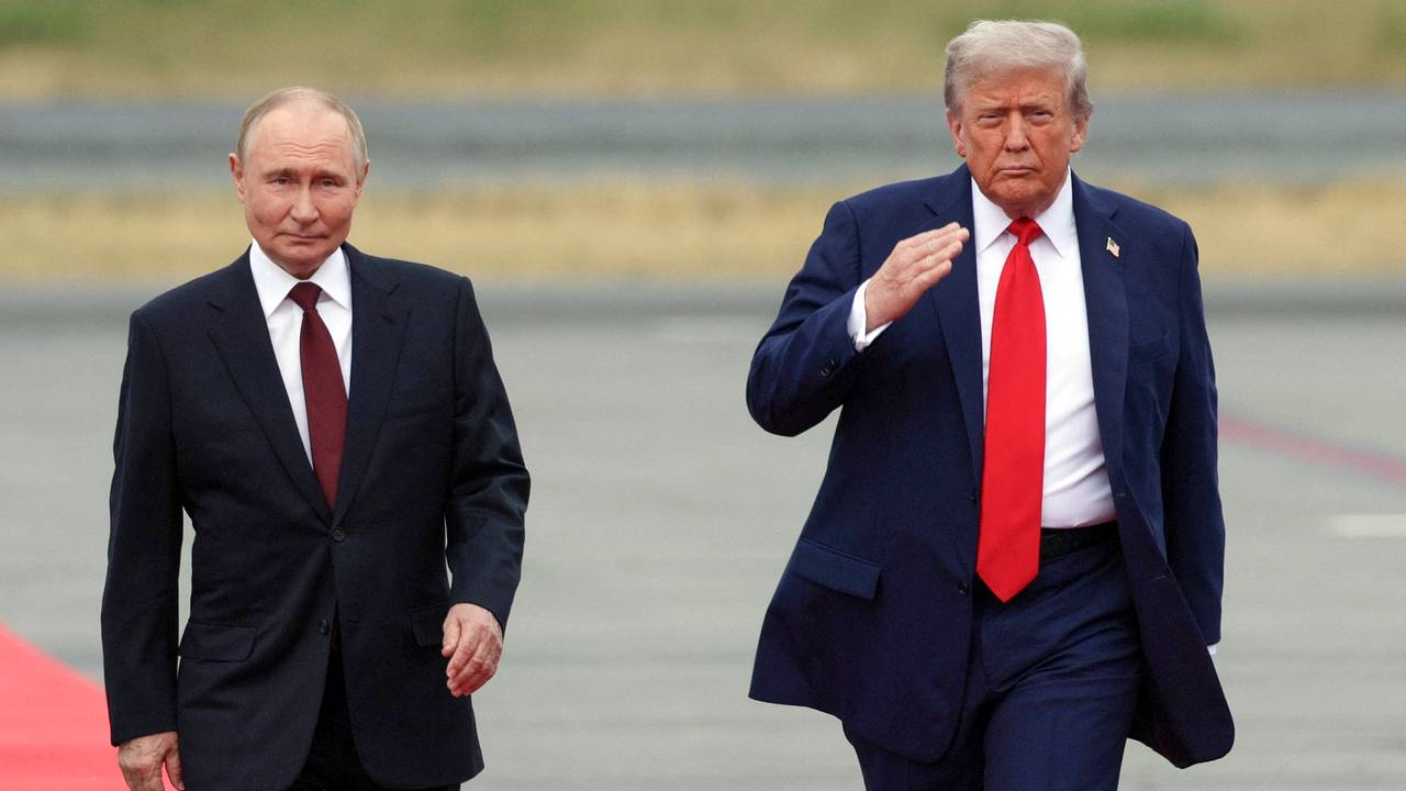 https://icdn.lenta.ru/images/2025/08/16/02/20250816020802233/wide_16_9_1e09fd37b9abe94ff8e8a73329857a72.jpg