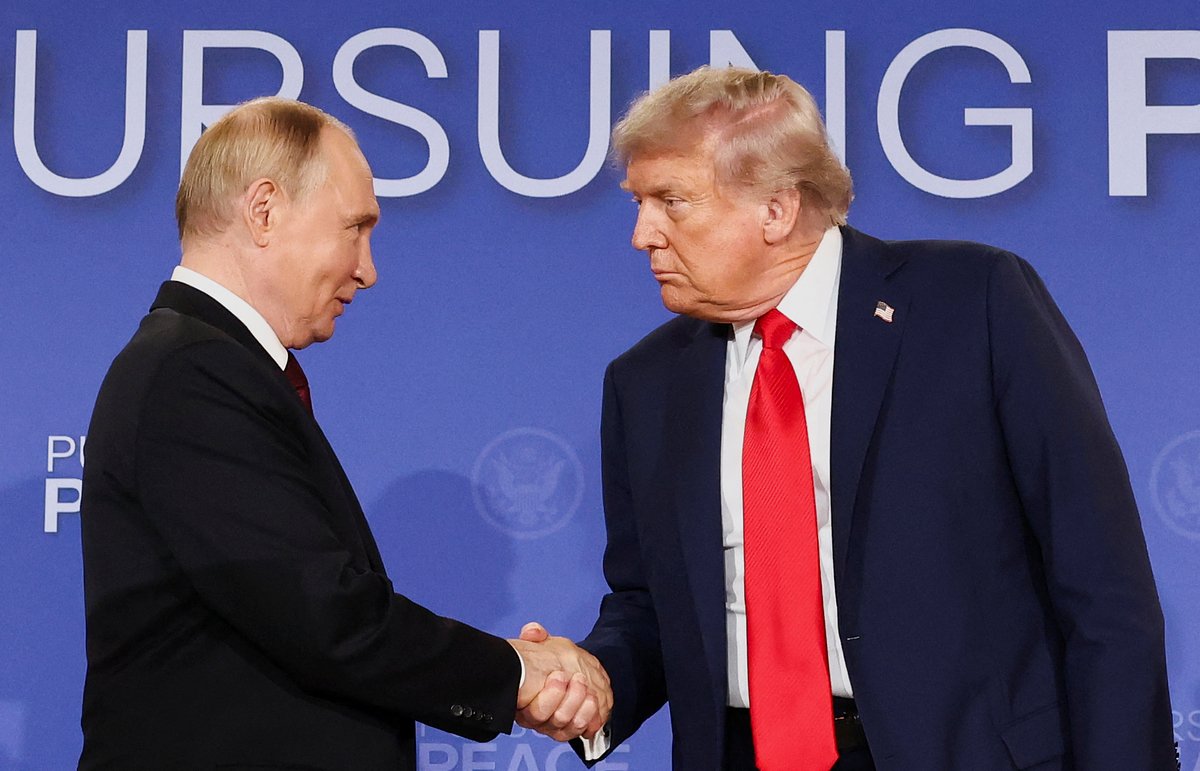 Президент России Владимир Путин и президент США Дональд Трамп во время встречи на военной базе Элмендорф-Ричардсон, штат Аляска, США, 15 августа 2025 года
