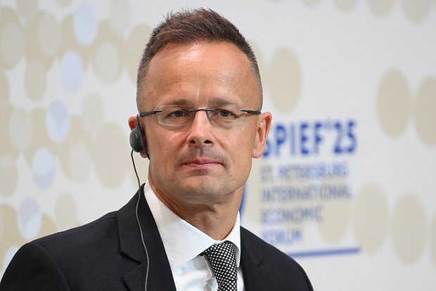 Петер Сийярто