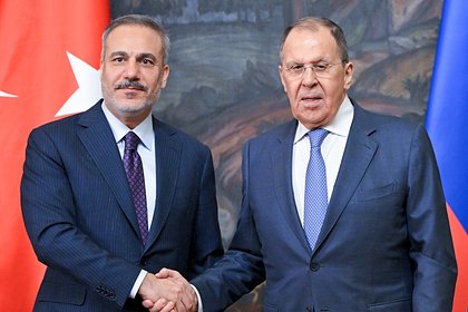 Глава МИД Турции обсудил с Лавровым переговоры Путина и Трампа