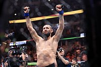 Непобедимый Чимаев уничтожил чемпиона UFC. Как выступающий за ОАЭ россиянин установил новый рекорд и завладел титулом?