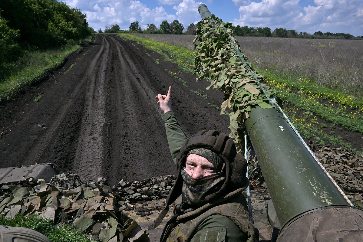 Танкист 27-й мотострелковой бригады Первой гвардейской танковой армии группировки войск «Запад» во время боевой работы в Луганской народной республике