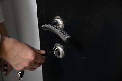 Пенсионеры захотели накрыть ОПГ и лишились квартиры с миллионами