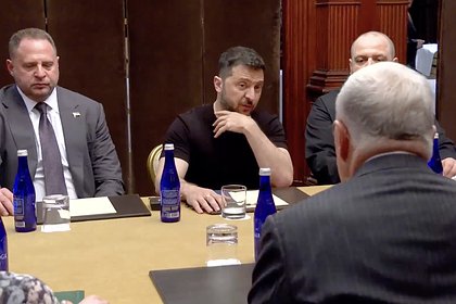 Зеленский в базовой футболке встретился со спецпосланником Трампа