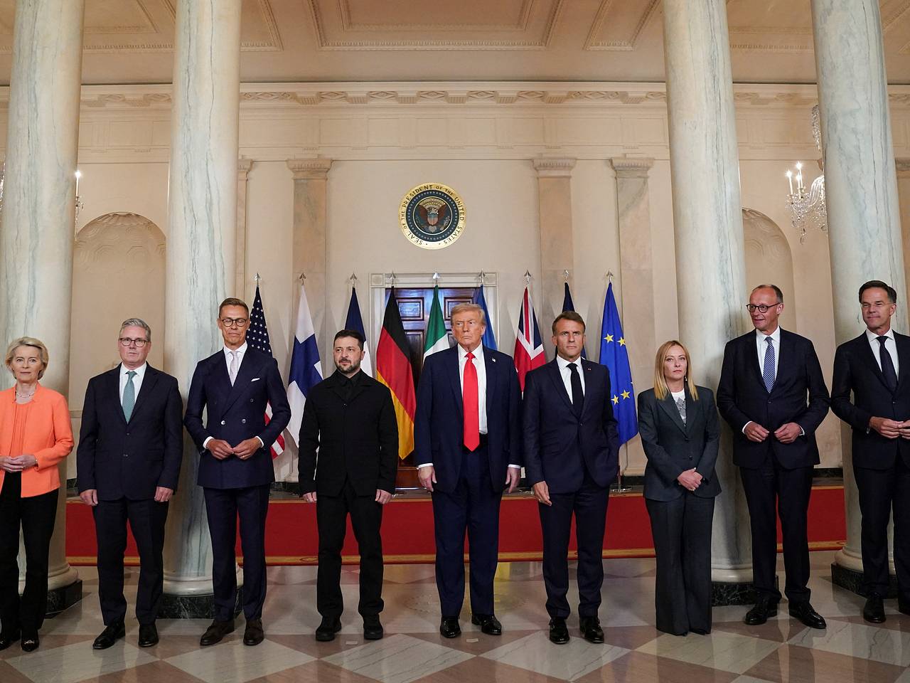 В США проанализировали фото европейских лидеров с Трампом и Зеленским0